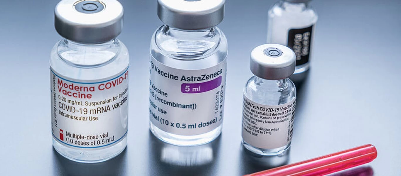 Bloomberg: «Η Ευρώπη σκληραίνει τη στάση της με υποχρεωτικούς εμβολιασμούς - Στα αζήτητα οι δόσεις»